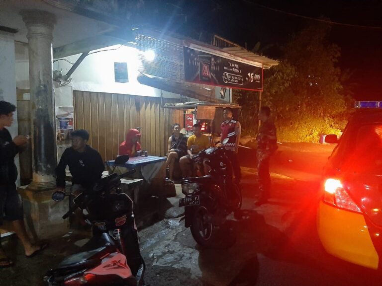 Jaga Harkamtibmas, Polsek Kawali Intensifkan Patroli Gabungan Kewilayahan Saat Malam Hari