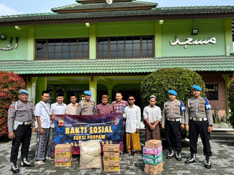Mewujudkan Polri yang Peduli dan Humanis Sipropam Polres Garut Lakukan Baksos