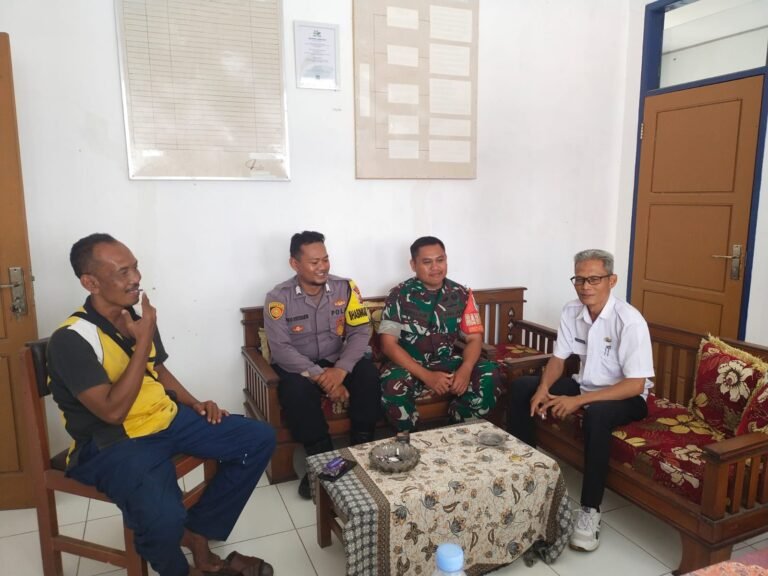 Polsek Lakbok Polres Ciamis Datangi Kepala SMK Tunas Harapan Koorkom Bahaya Kenakalan Remaja