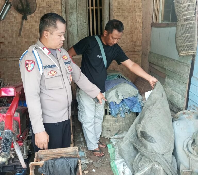 Polsek Pamarican Polres Ciamis Datangi TKP Pencurian Mesin Traktor Warga di Desa Kertahayu