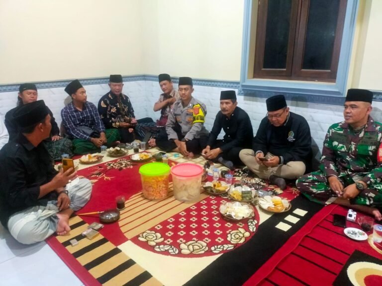Polsek Cikoneng Polres Ciamis Koorkom Warga Desa Gegempalan Beri Imbauan Kamtibmas