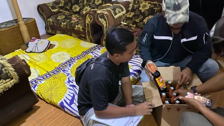 Patroli Gabungan di Wilkum Polsek Banjarsari, Petugas Temukan Miras Siap Edar di Rumah Warga