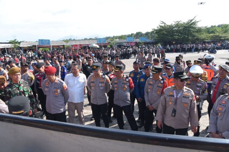 Wakapolda Jabar Meninjau Pengamanan dan Pelaksanaan Pertandingan Antara Persib Bandung Vs Madura United