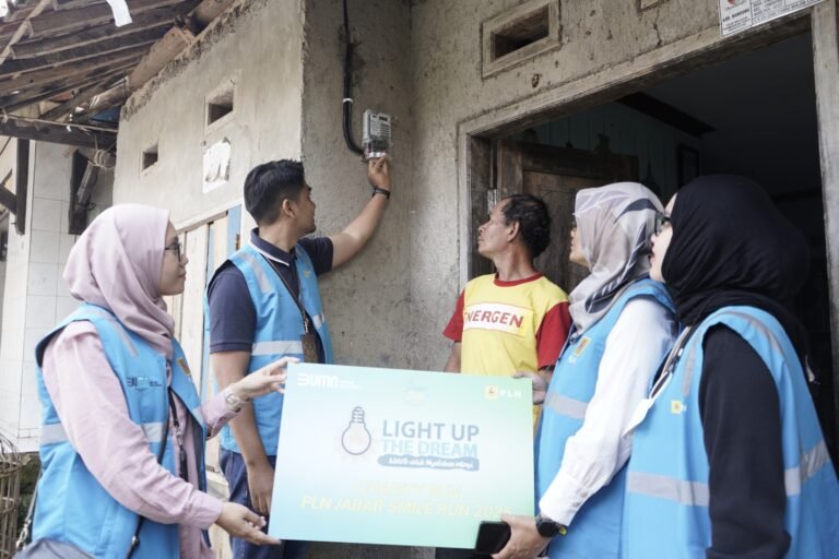 PLN Jabar Smile Run 2025 Berikan Terang Bagi Rumah dan Mimpi Masyarakat Kurang Mampu di Jabar
