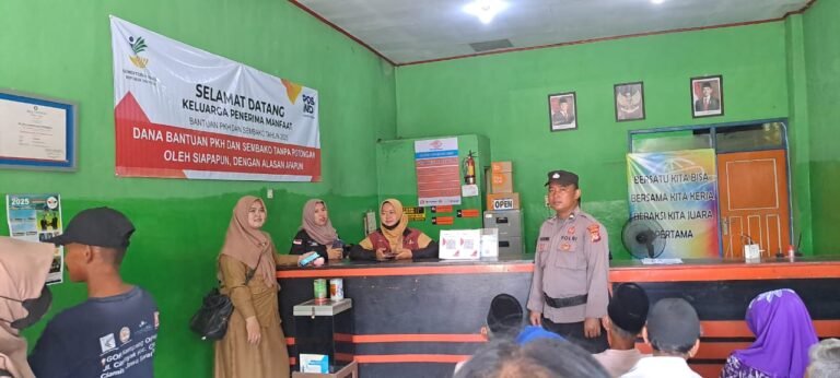 Polsek Cisaga Polres Ciamis Awasi Distribusi Bantuan Sembako PKH se-Kecamatan Cisaga
