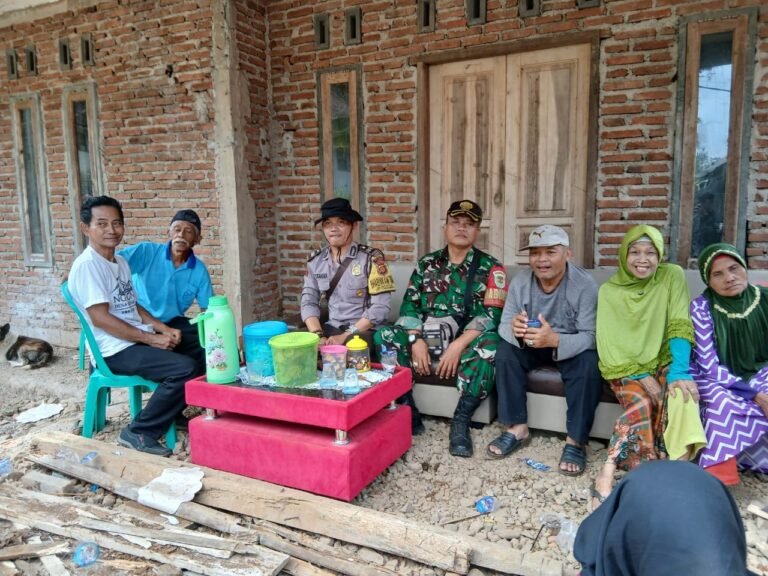 Soliditas TNI-Polri Ketahanan Pangan, Polsek dan Koramil Cikoneng Koorkom ke Warga Sukaresik