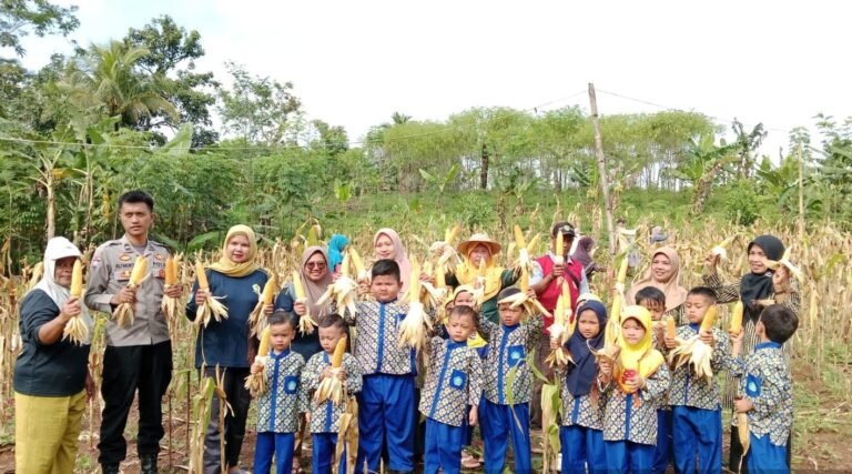 Cooling System, Polsek Cisaga Koorkom di Lahan HanPangan KWT Madasari Desa Tanjungjaya