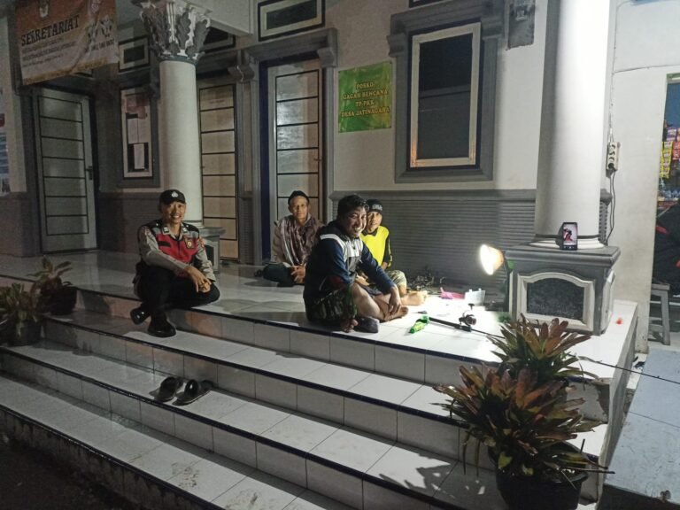 Berikan Rasa Aman, Personel Polsek Kawali Polres Ciamis Patroli Dialogis di Malam Hari