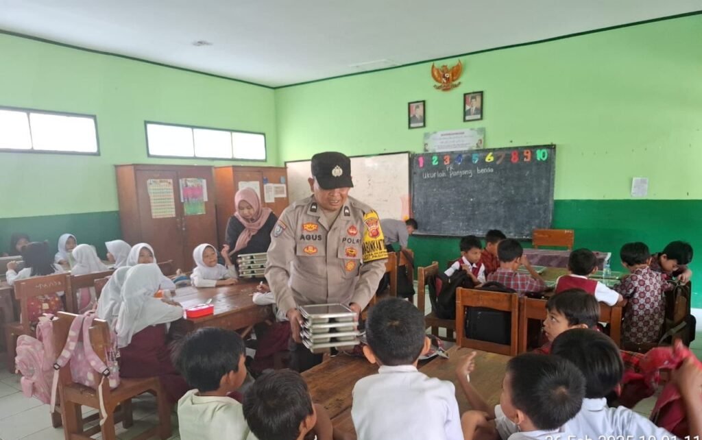 Polsek Pasirwangi Monitoring Pendistribusian Program Makan Bergizi Gratis