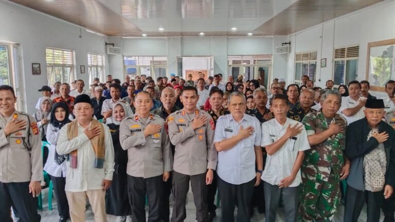 Kapolres Ciamis Gelar Ngariung Bareng, Bakti Sosial, dan Pengobatan Gratis di Panumbangan