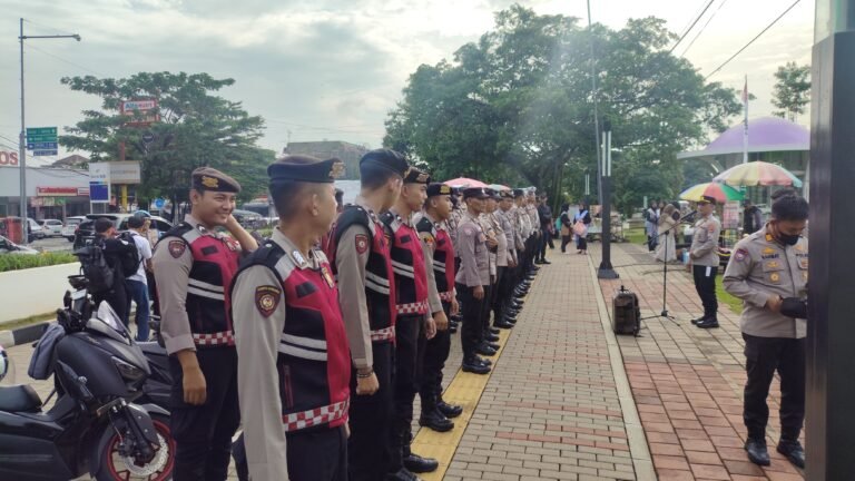 Polres Ciamis Gelar Pengobatan Gratis di Panumbangan, Warga Sambut Antusias