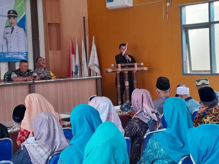 Dalam Rangka Menyambut Bulan Suci Ramadhan, CamatMalangbong dan Forkopimcam Gelar Silaturahmi.