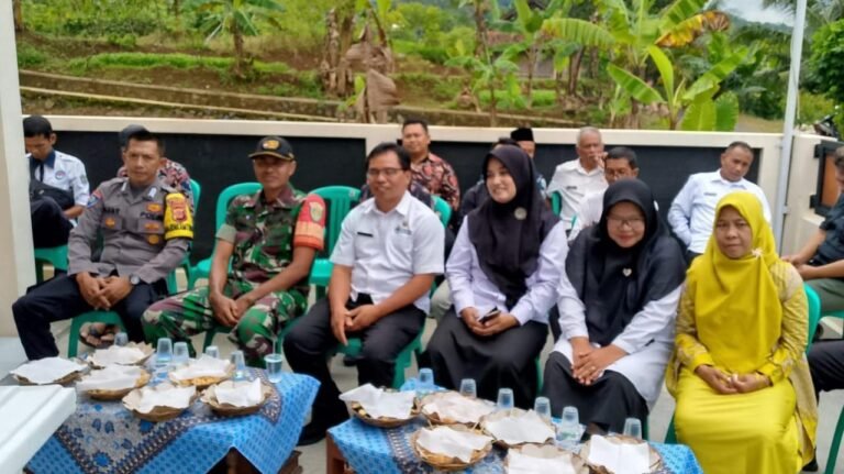 Polsek Kawali Polres Ciamis Hadiri Peresmian Poksesdes Desa Selasari