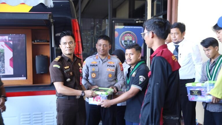Polres Tasikmalaya Kota Gelar Bakti Sosial Polri Presisi Bersama Mahasiswa, Sambut Ramadhan 1446 H dengan Kepedulian di wilayah hukum polres Tasikmalaya kota