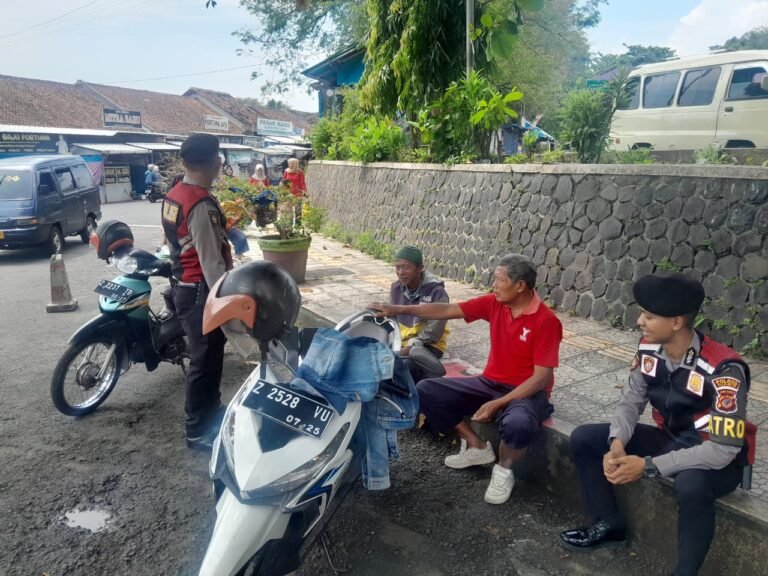 Humanis, Tiga Personel Samapta Datangi Ojek Pangkalan Terminal Ciamis Beri Imbauan Kamtibmas