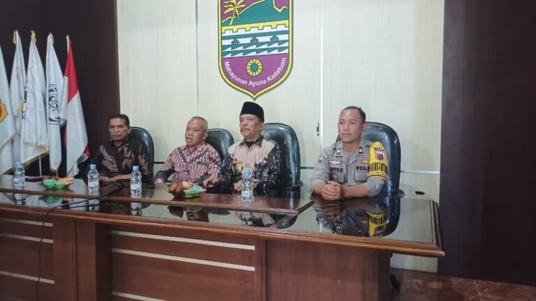 Polsek Ciamis Polres Ciamis Monitoring Penutupan KKN Mahasiswa Unigal di Sadananya