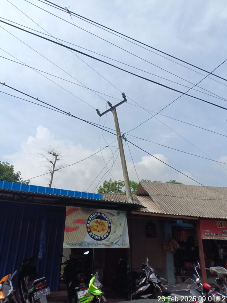 YBM PLN UP3 Tasikmalaya Berikan Bantuan Sembako Bagi Warga Terdampak Bencana di Kampung Margamulya, Cineam Kabupaten Tasikmalaya