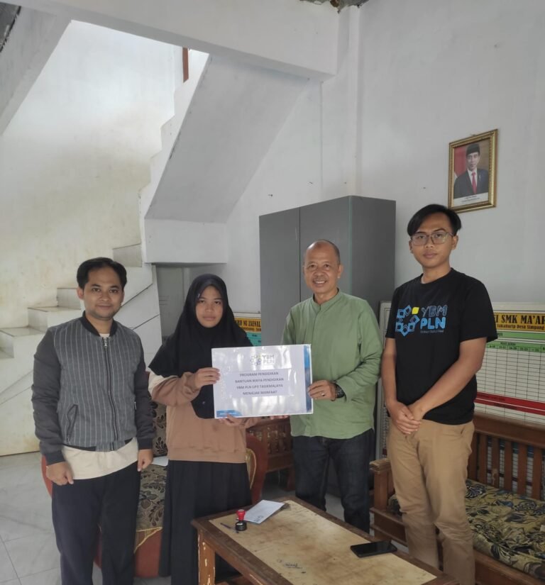 Jelang Ramadhan, YBM PLN UP3 Tasikmalaya Berikan Bantuan Pendidikan untuk Santriwati di Ponpes Al Huda