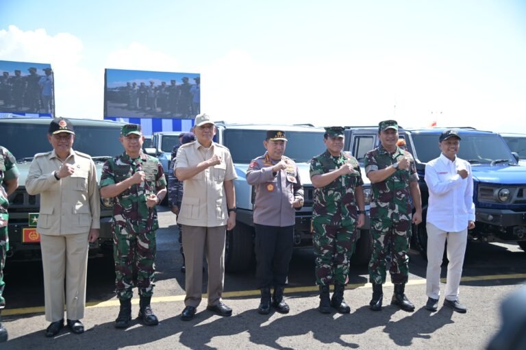 PENYERAHAN 700 UNIT KENDARAAN OPERASIONAL MAUNG MV3PRODUK PT PINDAD