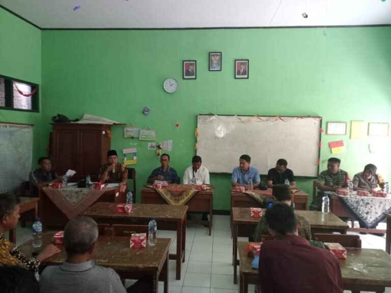 Polsek Ciamis Polres Ciamis Hadiri Rapat Rencana Pembangunan Perum di Desa Mekarjadi