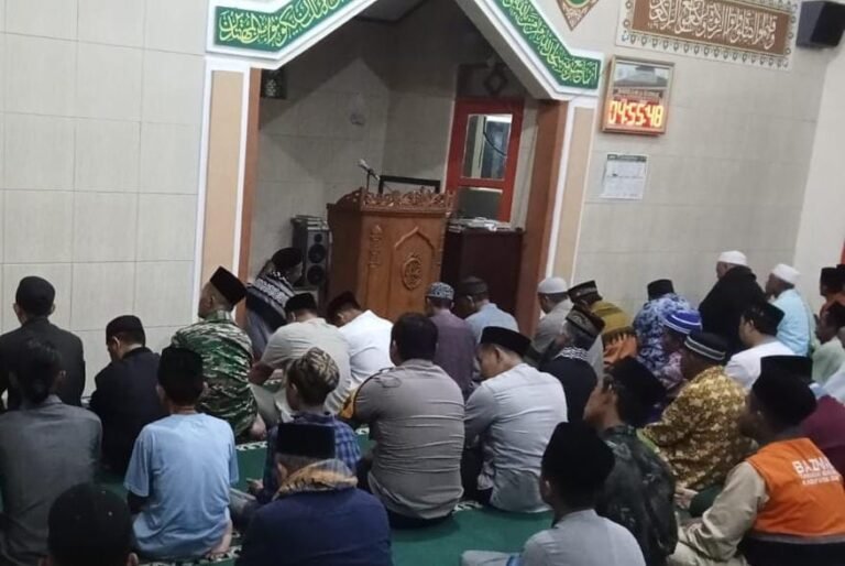 Cipta Kondisi Selama Ramadan, Polsek Sukadana Polres Ciamis Patroli Dialogis Saat dan Pasca Tarawih