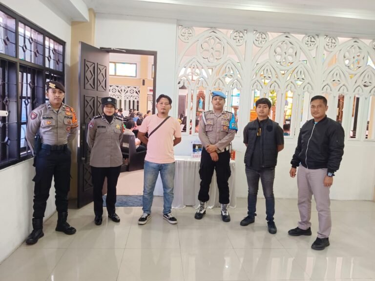 Cipkon, Kapolsek Ciamis Pimpin Pengamanan di Gereja Katolik Santo Yohanes Pembabtis Ciamis