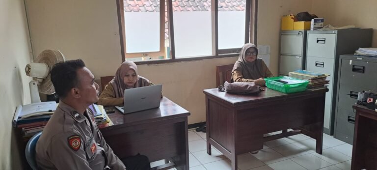 Soliditas Polri-Pemerintah, Polsek Cisaga Cooling System ke Perangkat Desa Mekarmukti