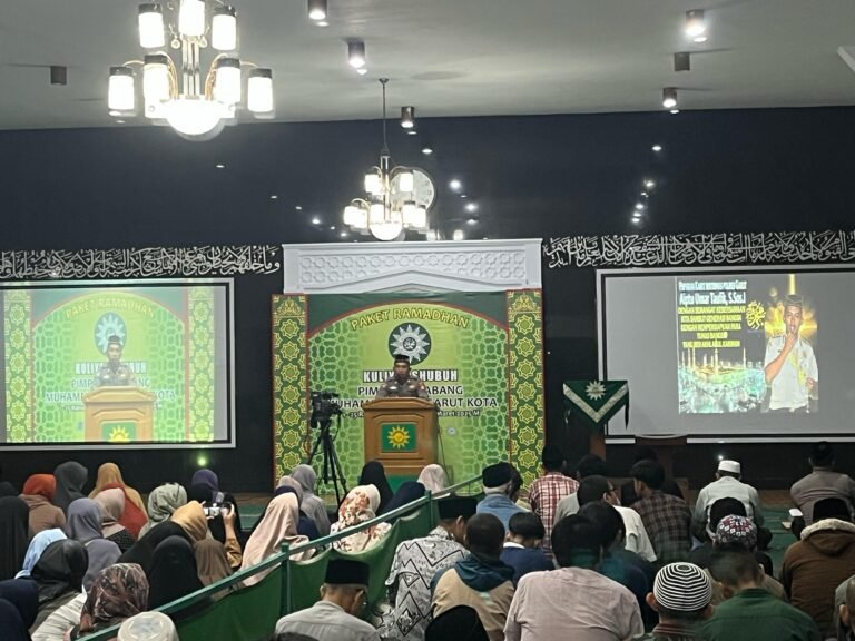 Kasat Binmas Polres Garut Berikan Penyuluhan di Kuliah Subuh