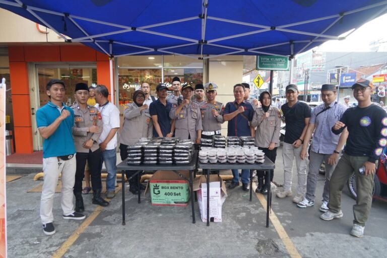 Polres Tasikmalaya Kota Tebar Kebaikan, Sat Intelkam dan Bag Log Bagikan Takjil Ramadan