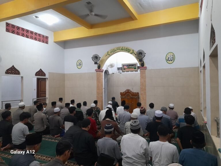 Polres Tasikmalaya Kota Gelar Tarawih Keliling di Masjid Jami Al-Barqah, Pererat Silaturahmi dengan Warga
