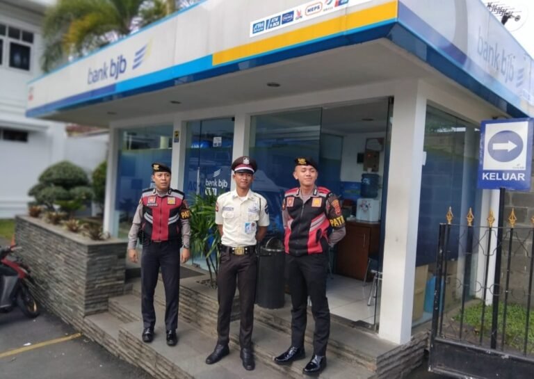 Unit Patroli Sat Samapta Polres Ciamis Laksanakan Patroli Dialogis di Wilayah Rawan Kejahatan