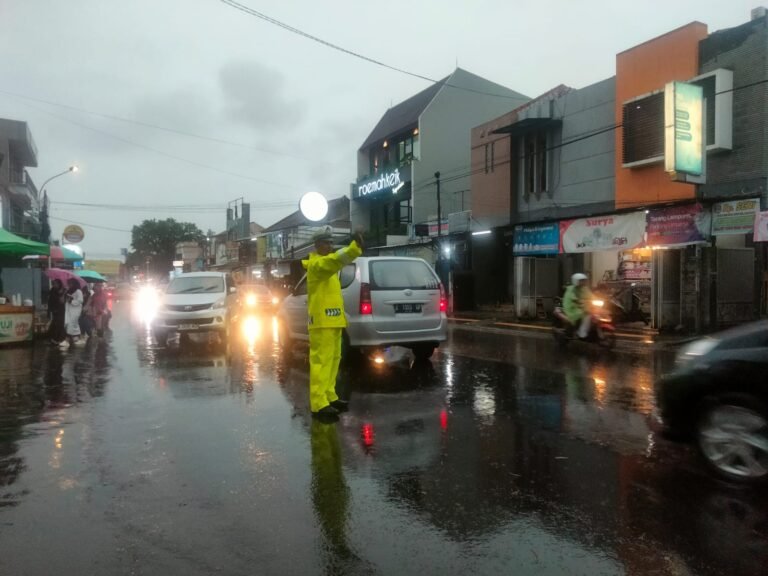 Antisipasi Kemacetan Polres Garut Gelar Turjawali Jelang Buka Puasa