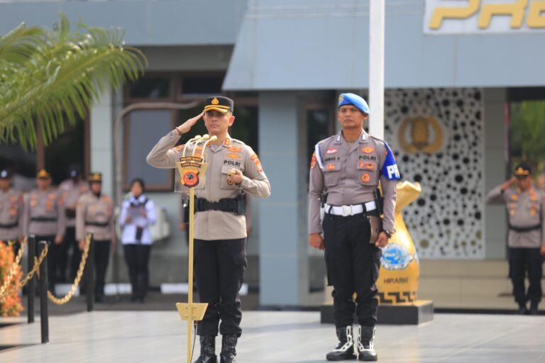 Kapolres Garut Pimpin Upacara Kenaikan Pangkat Pengabdian dan Pemberian Penghargaan