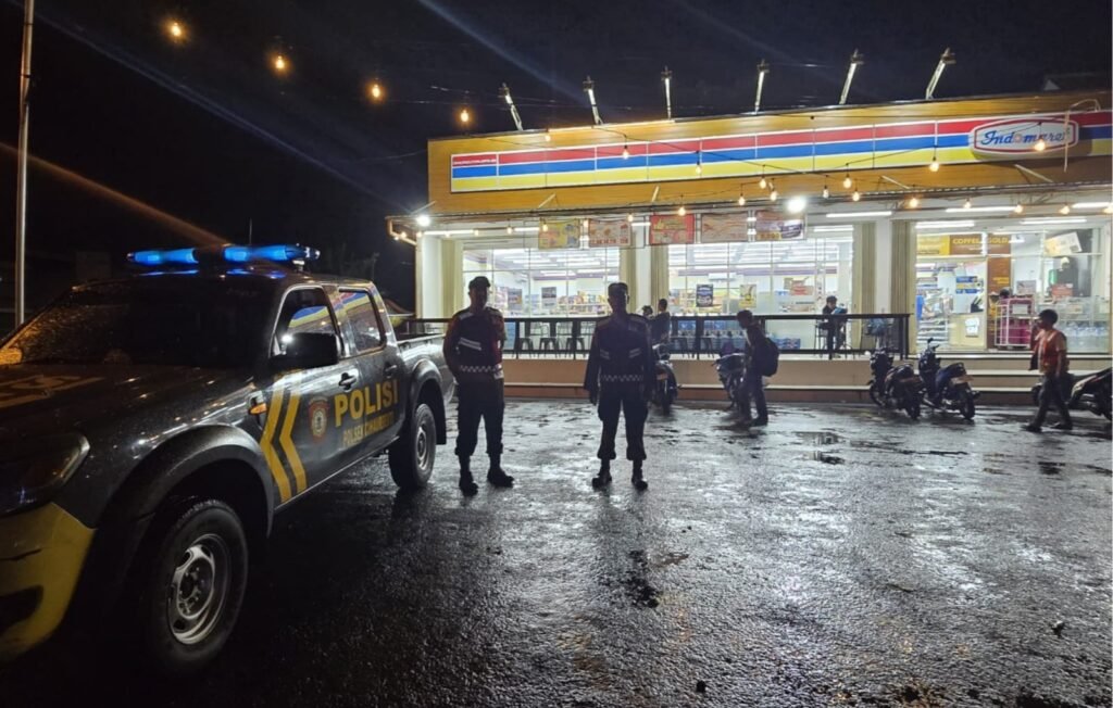 Polsek Cihaurbeuti Polres Ciamis Patroli Biru Antisipasi Gangguan Kamtinmas di Masyarakat