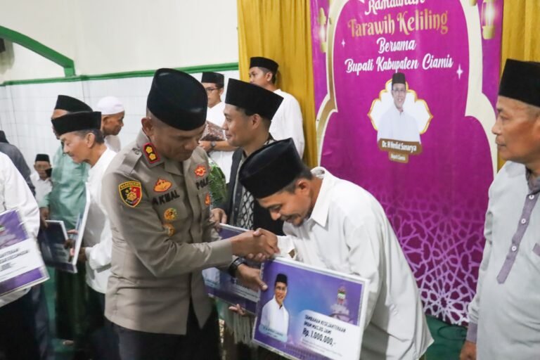 Kapolres Ciamis AKBP Akmal Hadiri Kegiatan Tarawih Keliling di Masjid Al-Ittihad, Dukung Ibadah dan Kebersamaan Masyarakat
