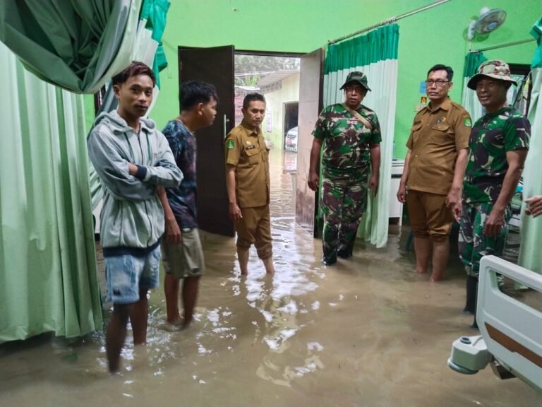 Puskesmas Peragaan Sumenep Terendam Banjir Akibat Hujan Deras