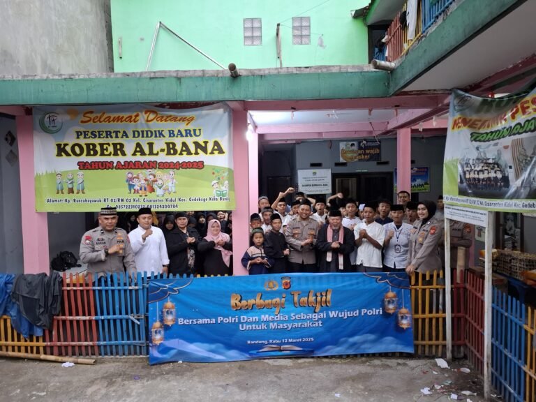 Polri Berikan Santunan Kepada Anak Yatim Sebagai Wujud Kepedulian Polri
