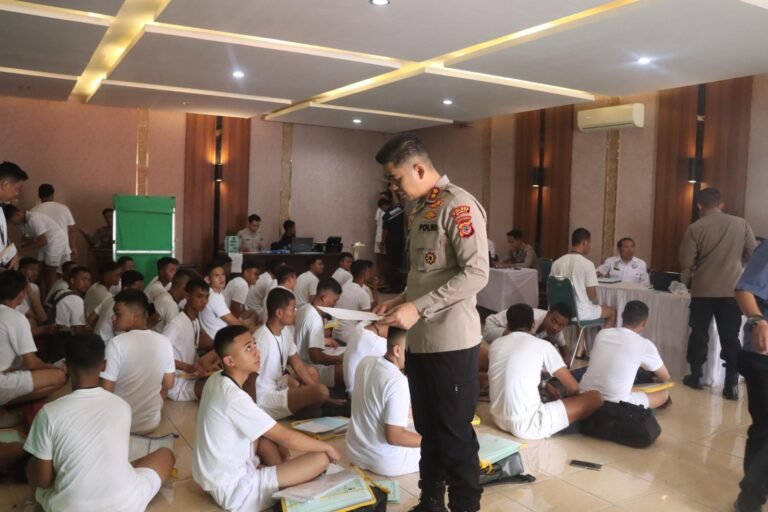 Kapolres Garut Awasi Langsung Pendaftaran Anggota Polri di Polres Garut