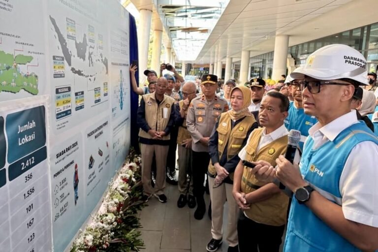 Kunjungi SPKLU di Banten, Menteri ESDM Apresiasi Kesiapan PLN Sambut Mudik Lebaran 2025