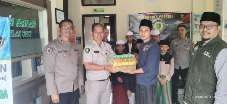 Tunjukan Rasa Kepedulian, Sidokkes Polres Garut Salurkan Sembako