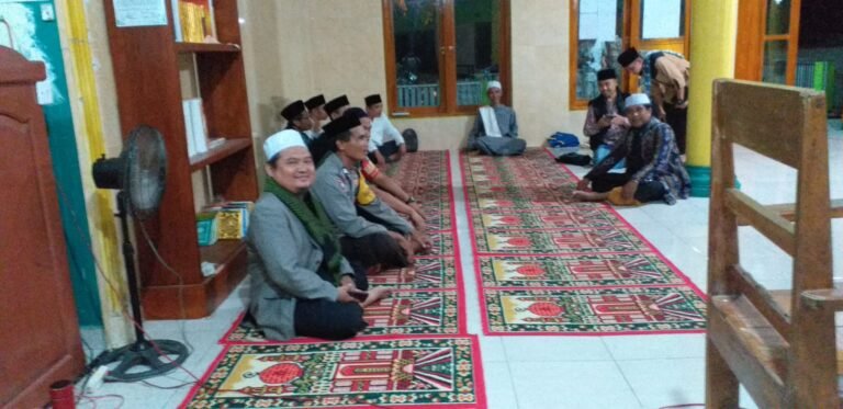 Polsek Cimaragas Polres Ciamis Monitoring Pelaksanaan Bukber dan Tarling di Desa Jelegong