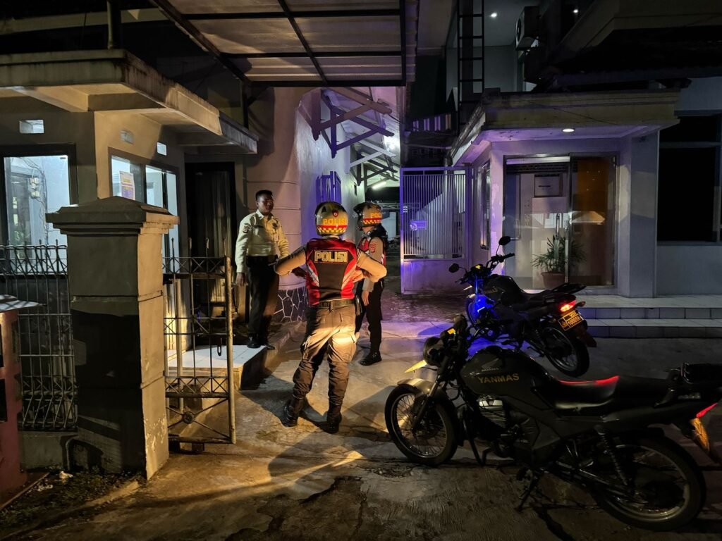 Humanis, Pasukan Patroli Roda 2 Samapta Polres Ciamis Beri Imbauan ke Obvit Perbankan