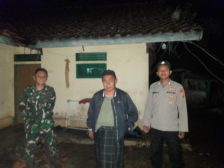 Diduga Konsleting Listrik, Polsek Rajadesa Polres Ciamis Datangi TKP Kebakaran Rumah di Sirnajaya