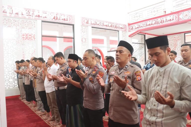 Doakan Korban Tragedi Grebek Sabung Ayam, Polres Garut Gelar Shalat Ghaib