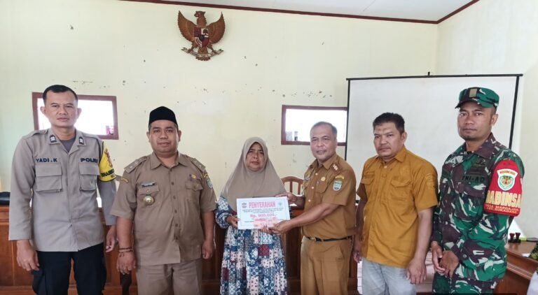 Bhabinkamtibmas Desa Margajaya Hadiri Pembagian BLT DD Triwulan I Tahun 2025