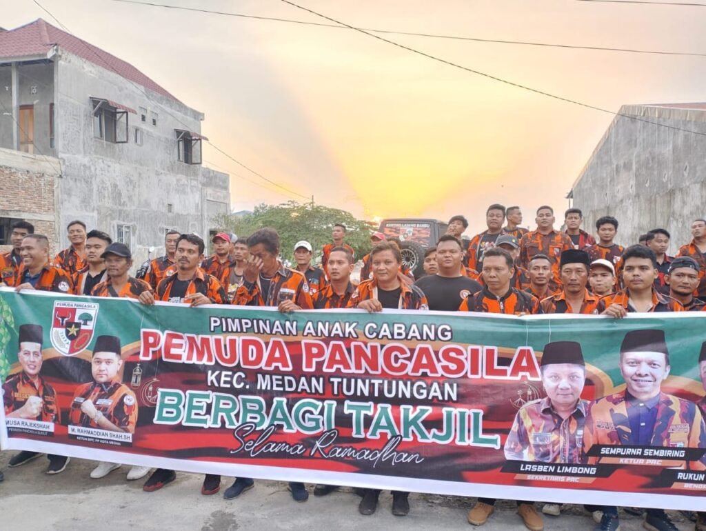 PAC Pemuda Pancasila Medan Tuntungan Berbagi 250 Paket Takjil untuk Warga