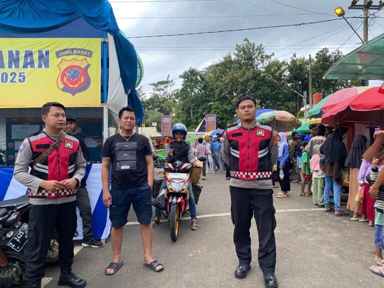 Polsek Cimaragas Polres Ciamis Patroli Dialogis Ke Lokasi Keramaian Warga Saat Waktu Ngabuburit