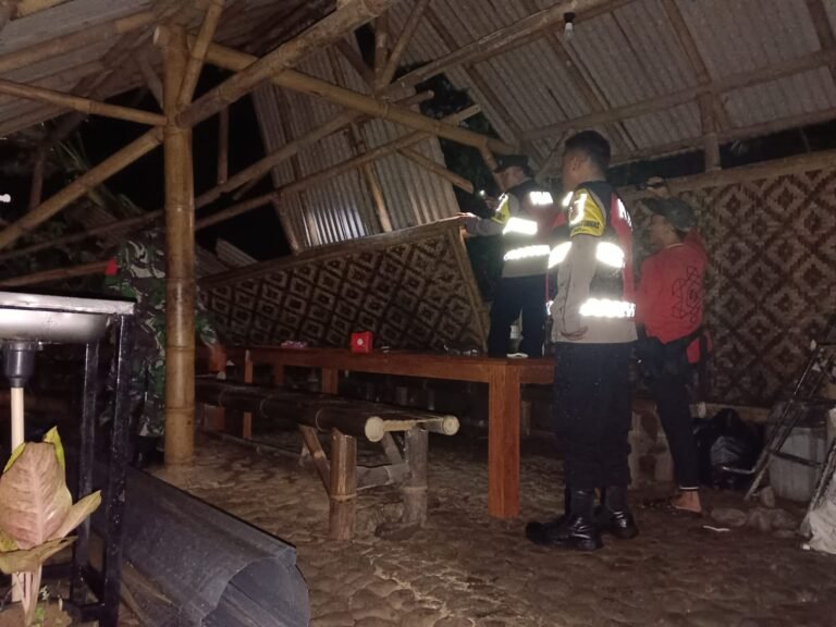 Longsor Timbun Rumah Makan Kampung Nila di Kawali, Polsek Kawali Cek TKP Bencana