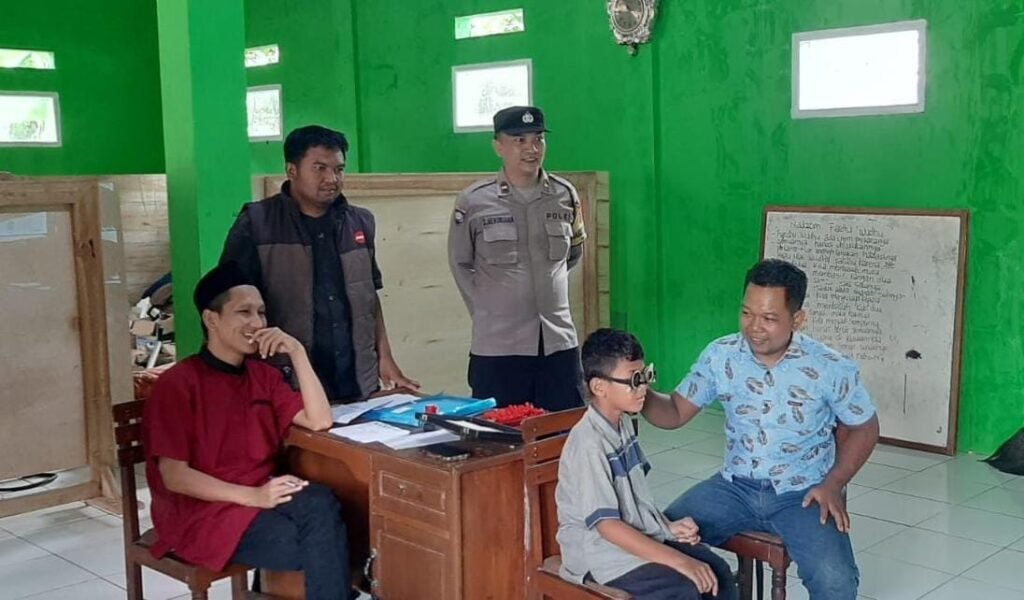 Polsek Cisaga Polres Ciamis Hadiri Launching Program Mataku Jendelaku di Desa Cisaga