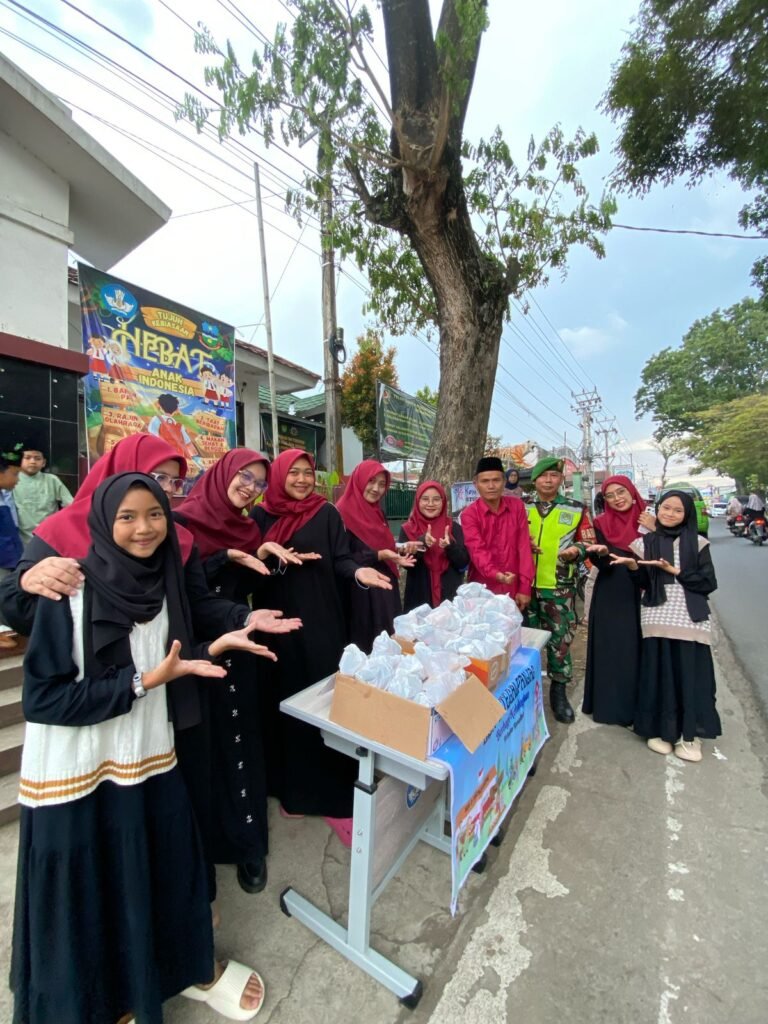 Berkah Ramadhan , Sejumlah Sekolah Dasar Negeri di Sucinaraja Gelar Baksos dan Santunan